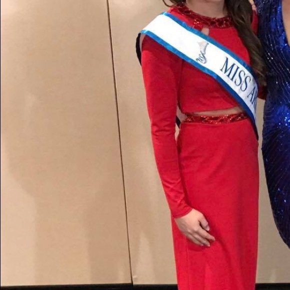 Long red two piece - Picture 2 of 3